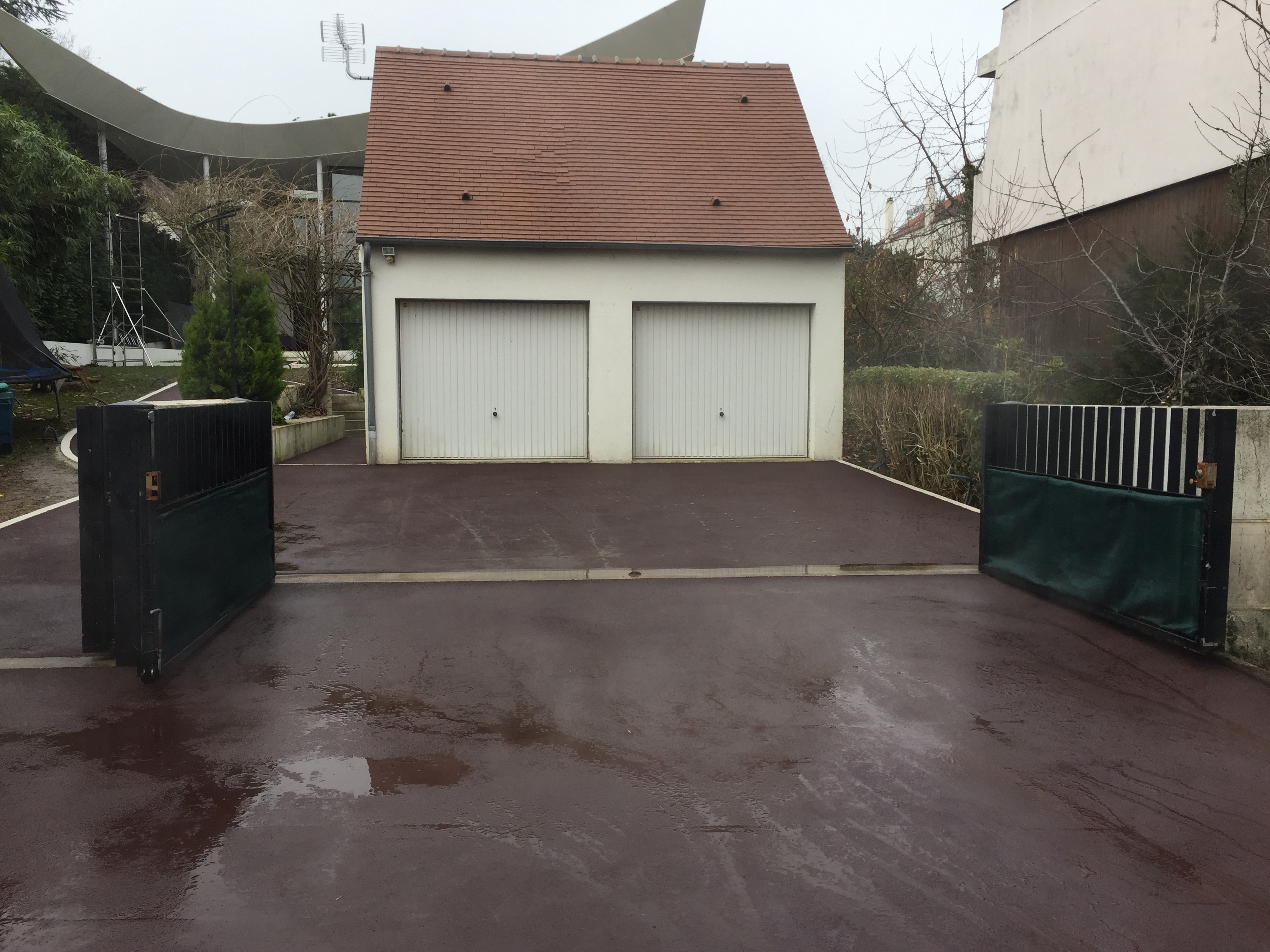 Cration Alle de garage en enrob rouge  chaud - Entreprise Menegazzi - Yvelines conue le 17/12/2018