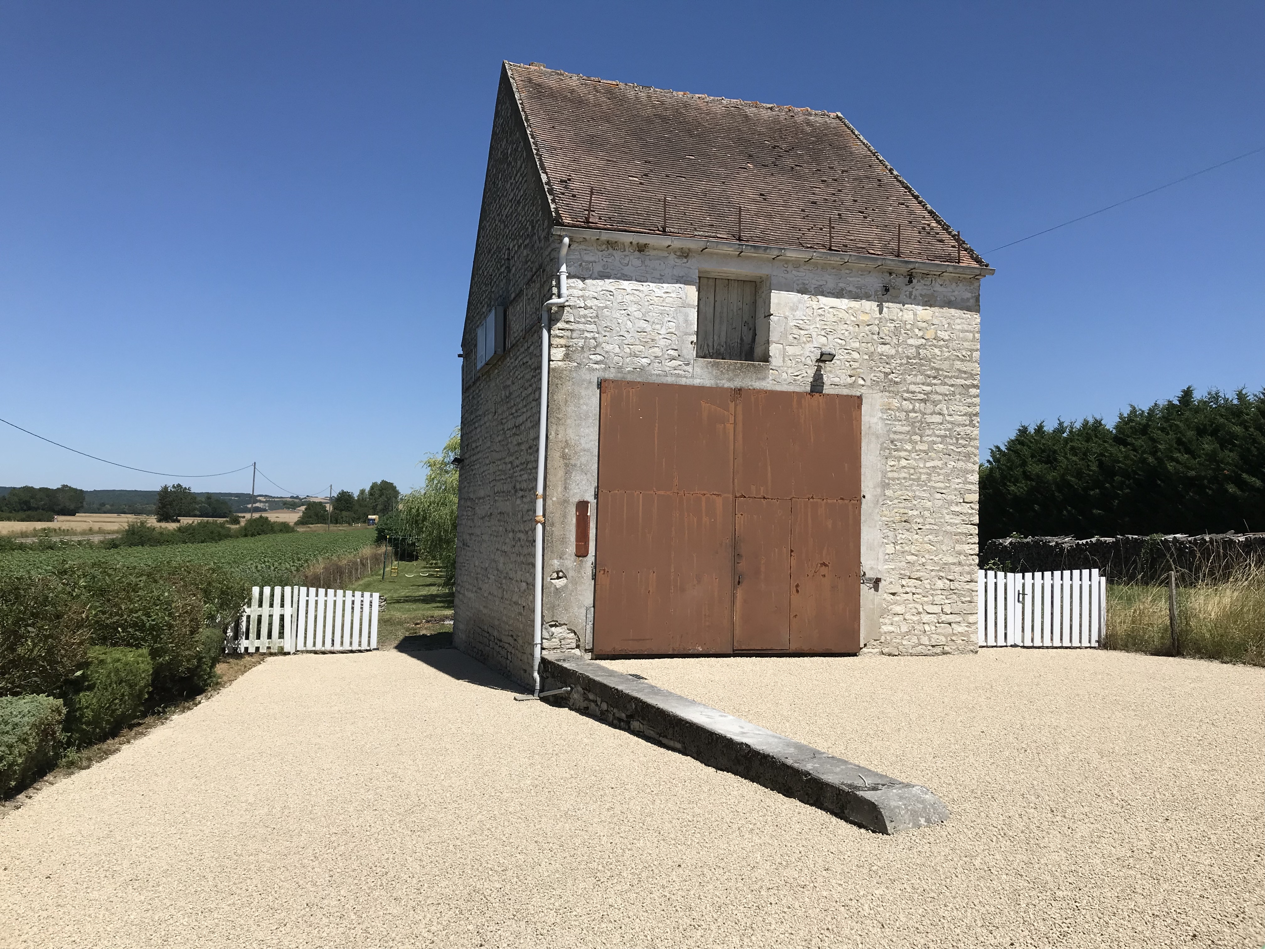 Cration Cour en Gravistar - Entreprise Yverneau - Yonne conue le 20/09/2018