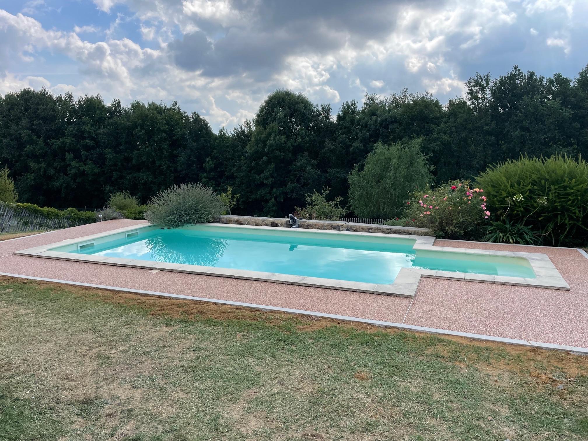 Cration Plage de piscine en Hydrostar - Dordogne ralise le 16/06/2022