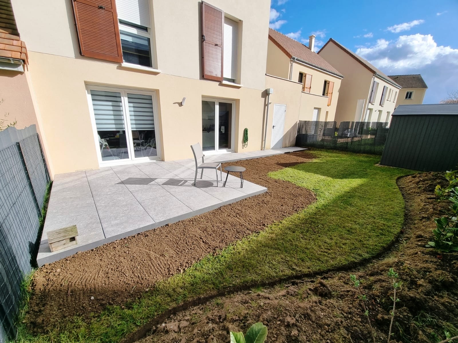 Ralisation Terrasse en dallage sur plots  Guyancourt cre le 18/07/2023