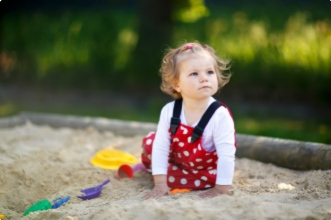 Le jardin, terrain de jeu privil&eacute;gi&eacute; pour les enfants !