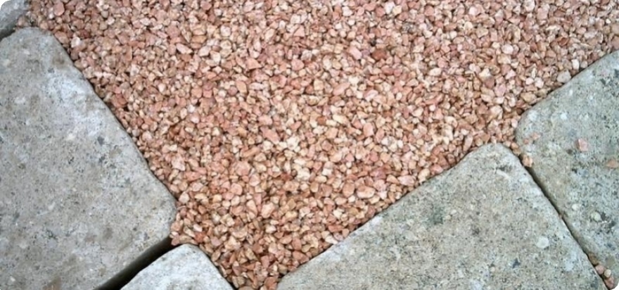 Comment éviter les flaques d'eau et les salissures avec mon allée ?