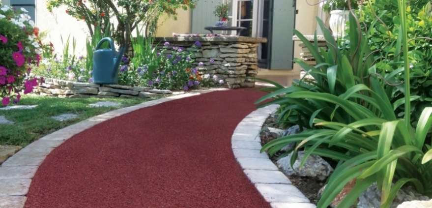 Comment éviter les flaques d'eau et les salissures avec mon allée ?