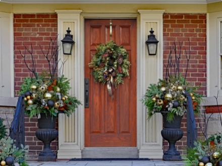 5 bonnes idées pour Noëliser votre porte d'entrée !