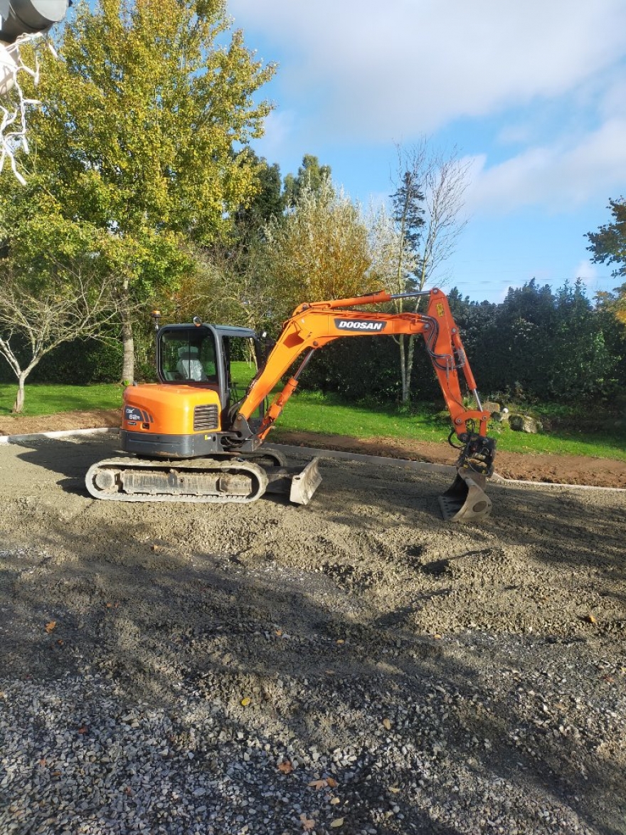 Le parc automobile s'agrandit avec l'arriv&eacute;e d'une nouvelle pelle !