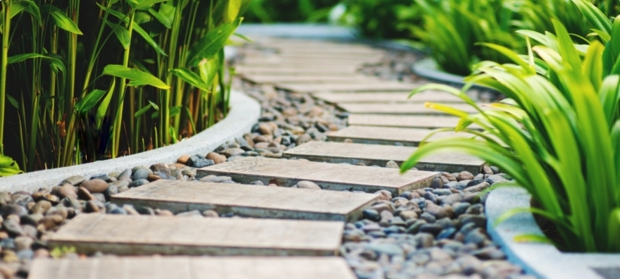 Choisir le rev&ecirc;tement de son all&eacute;e de jardin