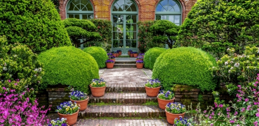 Jardin avec son &eacute;crin de verdure