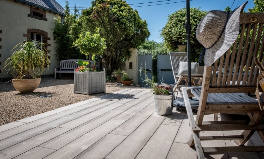 Terrasse en b&eacute;ton imitation bois