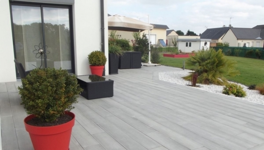 Terrasse en b&eacute;ton imitation bois