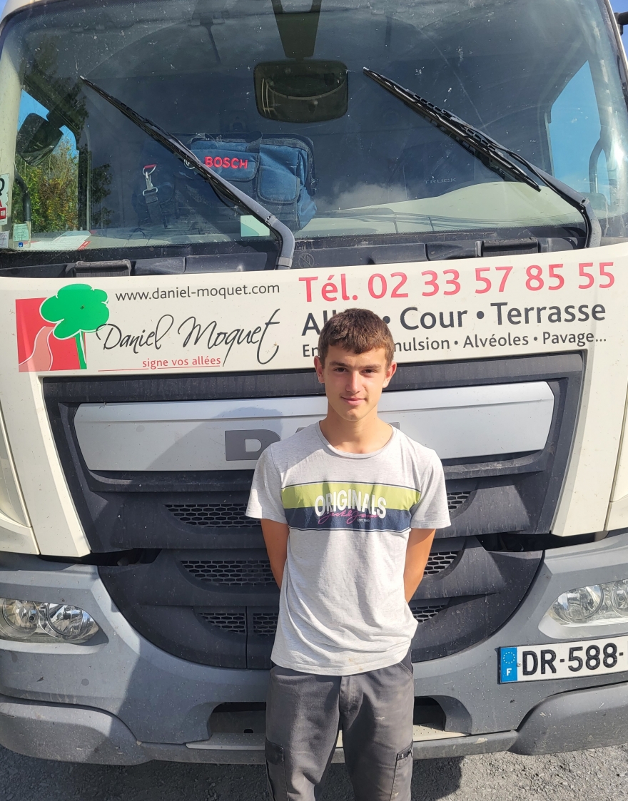 Rafa&euml;l rejoint l'&eacute;quipe en tant qu'apprenti paysagiste ! 