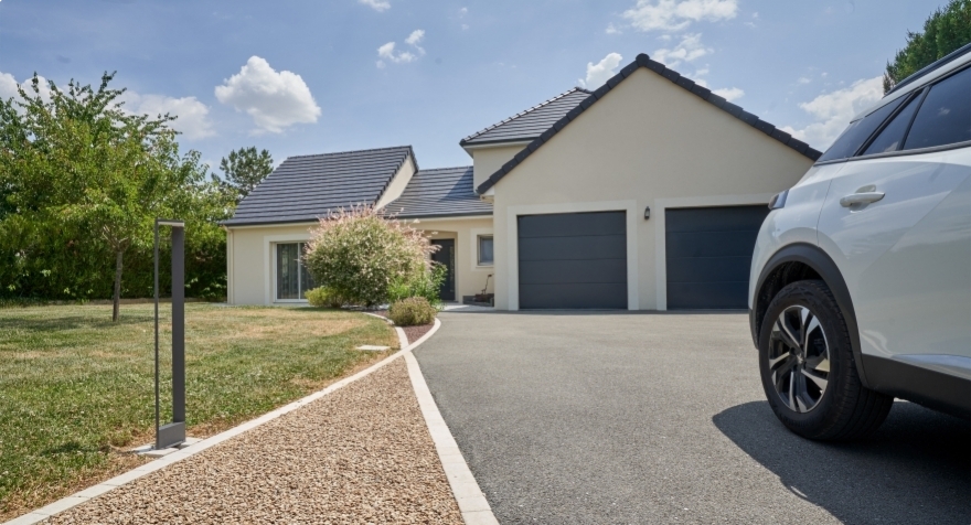 Entr&eacute;e de maison solide et fonctionnelle