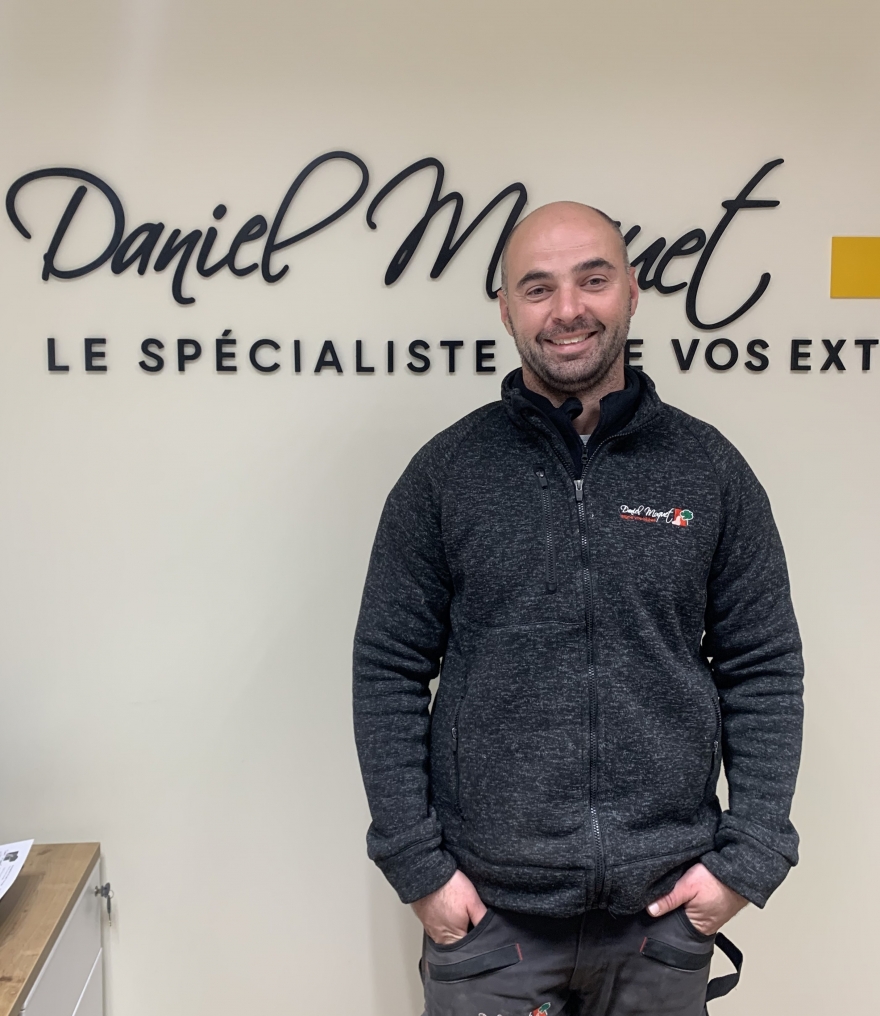 Antoine rejoint notre entreprise en tant qu'ouvrier paysagiste en CDI
