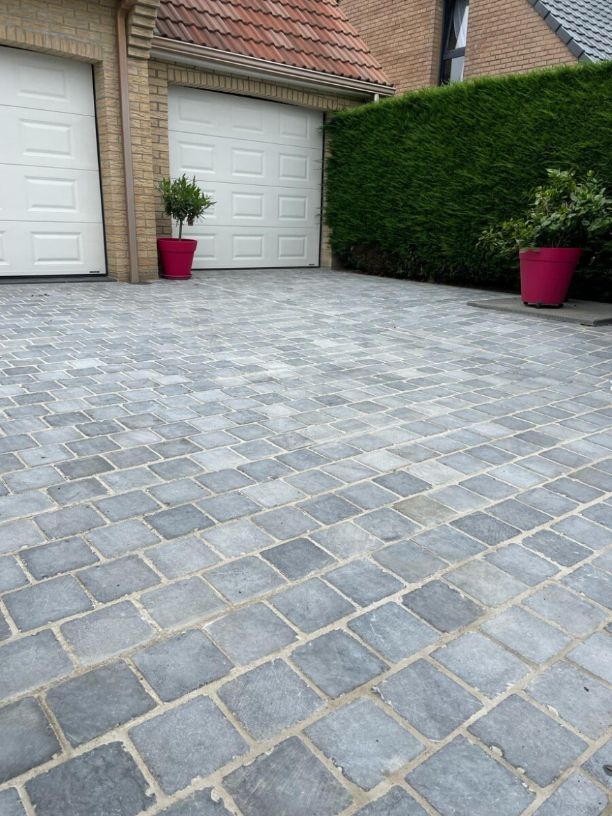 All&eacute;e de garage en pavage