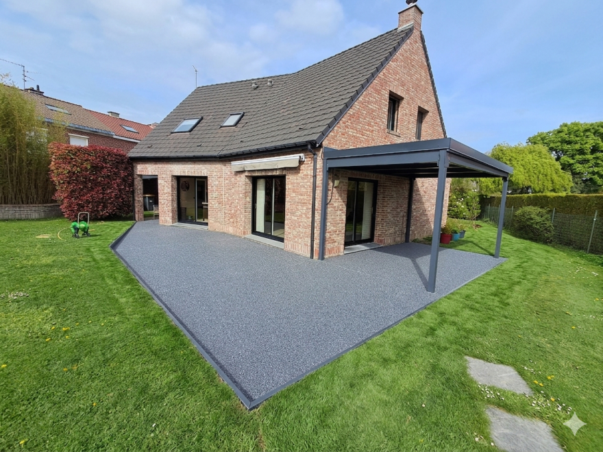 Chantier du mois &agrave; Rumegies : une terrasse moderne et drainante en Hydrostar&reg;