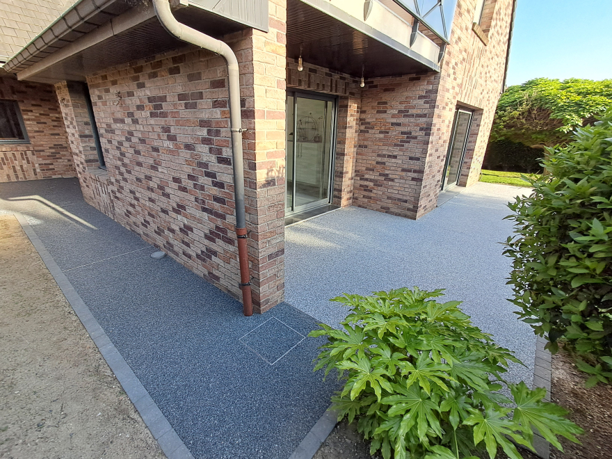 Chantier du mois &agrave; Valenciennes : cr&eacute;ation d'une terrasse en r&eacute;sine drainante Hydrostar&reg; par l'entreprise VOGT
