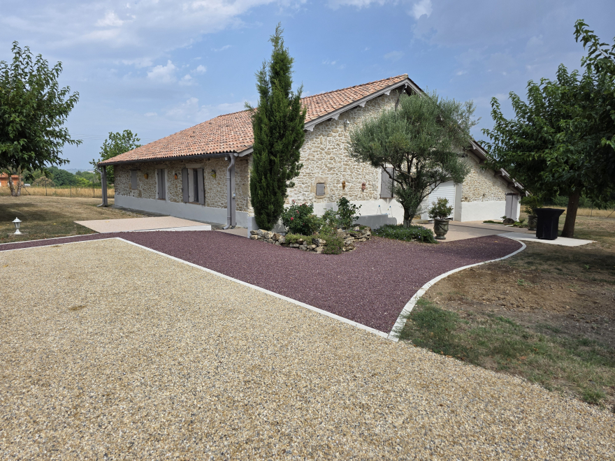 Chantier du mois &agrave; Bieujac : harmonie et diversit&eacute; des mat&eacute;riaux avec l'entreprise LARROSE BONNIN