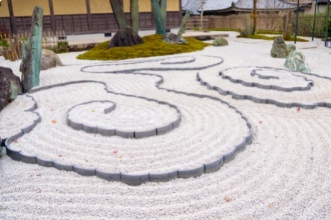 Créer un petit jardin zen, espace de sérénité