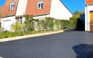Entr�e de maison en enrob� � chaud23231