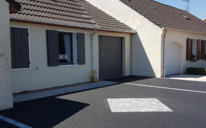 Alle de garage en enrob noir  chaud et pavage8536