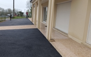 Cour en Alvostar et enrob  chaud21068