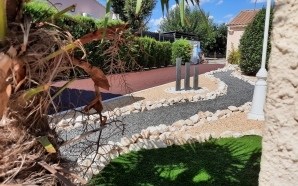 All�e de jardin en Stardraine�, Pav� la couture� et massif d�coratif8905