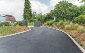 Chemin en enrob  chaud avec bordure haute couture20861