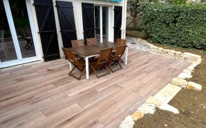 Terrasse en gr�s c�rame et chemin d'acc�s en pavage nuanc�21786