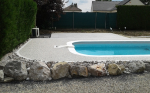 Plage de piscine en Hydrostar et dalles sur plots7317