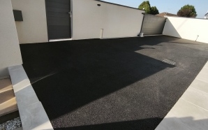 Cour en enrob  chaud22498