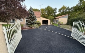 Cour en enrob  chaud22862