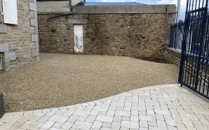 Cour en Alvostar et dallage22938