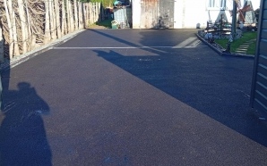 Cour en enrob  chaud23170