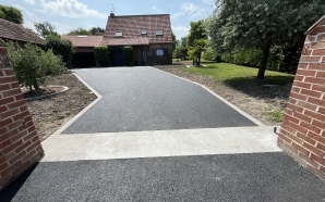 Cour en enrob� � chaud23436