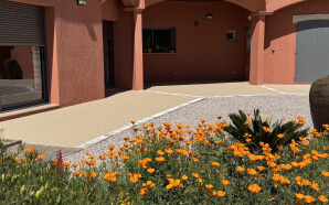 Cour et entr�e de maison en Alv�ostar, Hydrostar et pavage23530