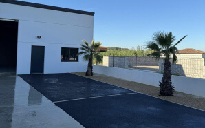 Cour en enrob� � chaud et Alv�ostar23531