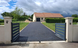 Cour en enrob� � chaud23734