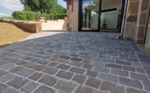 Entr�e de maison en pavage gres metissay23209