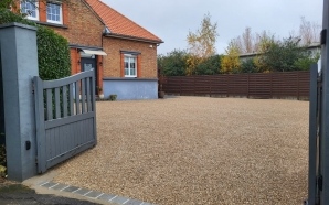 Entrée de maison en Alvéostar® et dallage  pavage22369