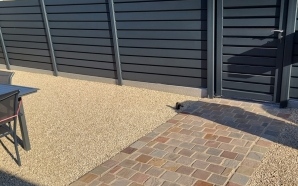 Entrée de maison en Alvéostar® et dallage  pavage22375