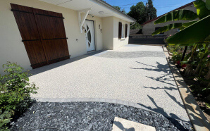 Entr�e de maison en Hydrostar� et pavage23743