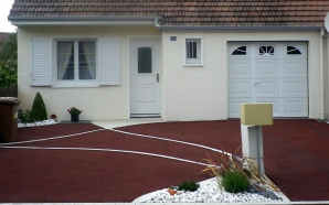 All�e de garage en enrob� rouge � chaud3203