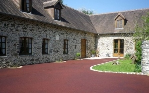 Cour en enrob� rouge � chaud3214
