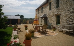Cour en Gravistar� avec terrasse1813