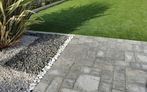 Entr�e de maison en Dm green� et pavage dallage10958