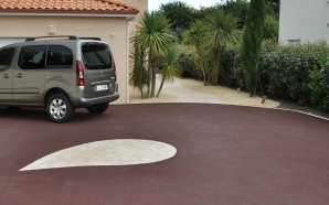 Cour en enrob� � chaud et all�e en pav�s11315