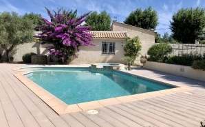 Plage de piscine en Boib11260