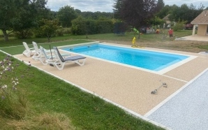 Plage de piscine en Alvostar, Dm green et Hydrostar12045