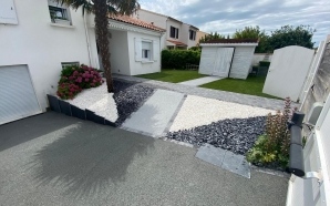 Entr�e de maison en b�ton decoratif, Dm green� et pavage dallage19096