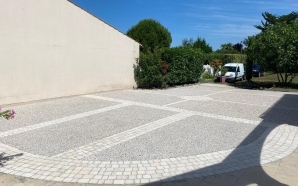 Cour en b�ton decoratif et pavage dallage19098