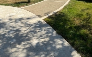 Entr�e de maison en pavage et enrob� � chaud22173